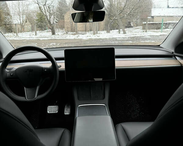 Серый Тесла Model Y, объемом двигателя 0 л и пробегом 28 тыс. км за 28200 $, фото 16 на Automoto.ua