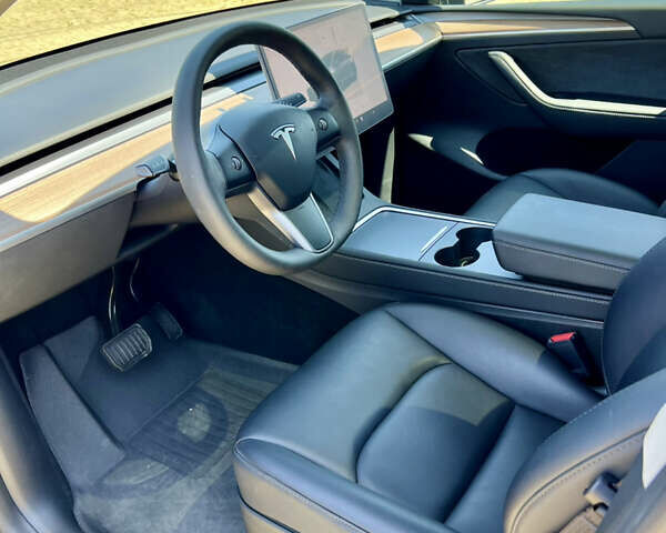 Серый Тесла Model Y, объемом двигателя 0 л и пробегом 45 тыс. км за 23700 $, фото 17 на Automoto.ua