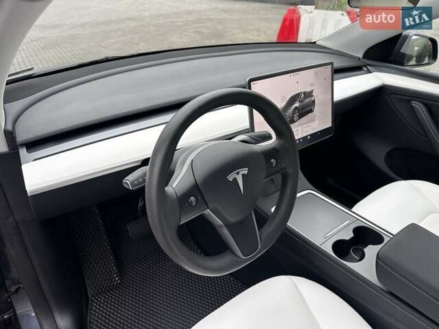Серый Тесла Model Y, объемом двигателя 0 л и пробегом 24 тыс. км за 28399 $, фото 15 на Automoto.ua
