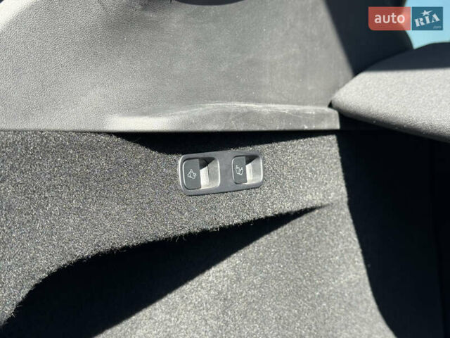 Серый Тесла Model Y, объемом двигателя 0 л и пробегом 46 тыс. км за 27200 $, фото 31 на Automoto.ua