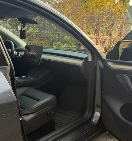 Серый Тесла Model Y, объемом двигателя 0 л и пробегом 25 тыс. км за 30500 $, фото 11 на Automoto.ua