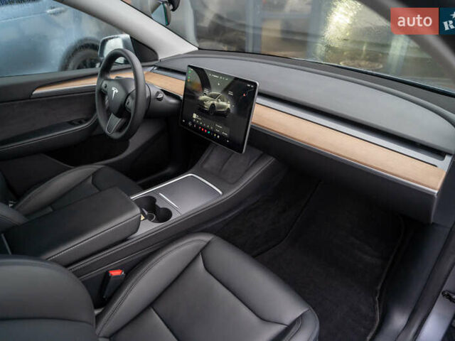 Серый Тесла Model Y, объемом двигателя 0 л и пробегом 61 тыс. км за 32500 $, фото 22 на Automoto.ua