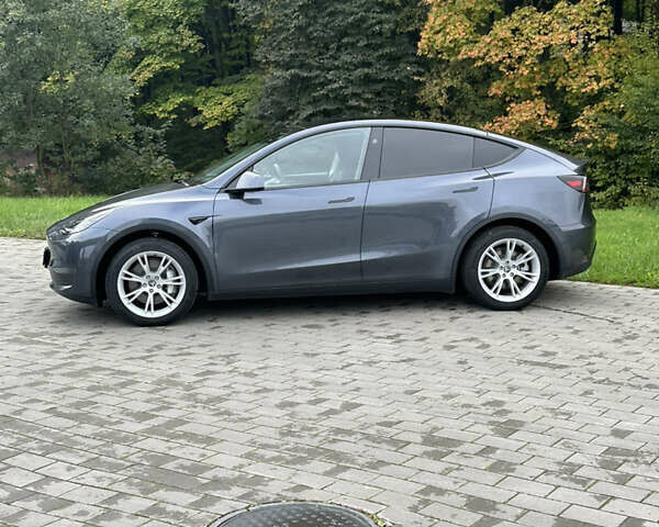 Серый Тесла Model Y, объемом двигателя 0 л и пробегом 4 тыс. км за 26500 $, фото 1 на Automoto.ua