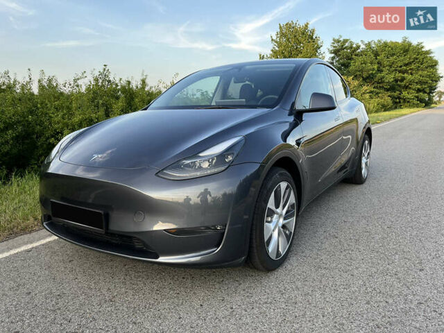 Серый Тесла Model Y, объемом двигателя 0 л и пробегом 27 тыс. км за 28900 $, фото 2 на Automoto.ua