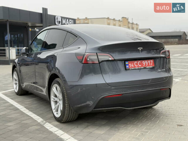 Серый Тесла Model Y, объемом двигателя 0 л и пробегом 27 тыс. км за 29500 $, фото 9 на Automoto.ua