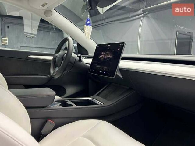 Серый Тесла Model Y, объемом двигателя 0 л и пробегом 27 тыс. км за 31000 $, фото 16 на Automoto.ua