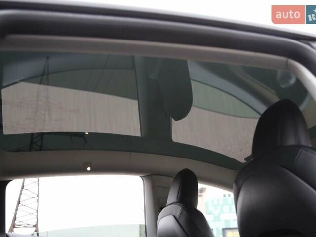 Серый Тесла Model Y, объемом двигателя 0 л и пробегом 50 тыс. км за 33900 $, фото 20 на Automoto.ua