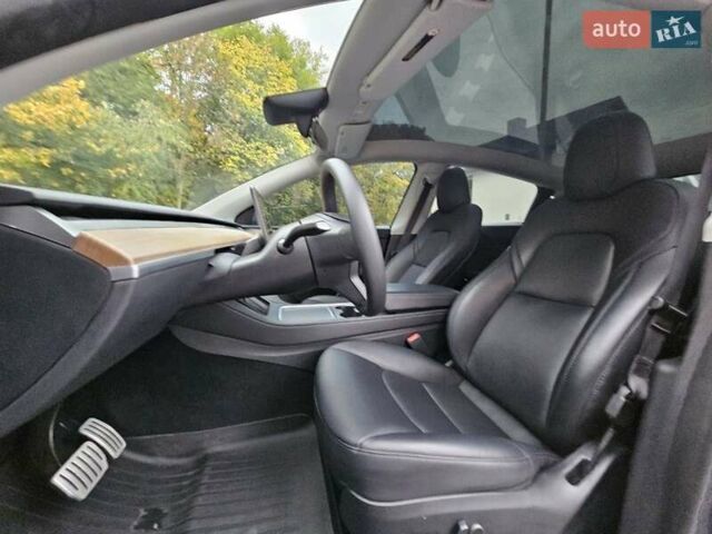 Серый Тесла Model Y, объемом двигателя 0 л и пробегом 32 тыс. км за 29500 $, фото 1 на Automoto.ua