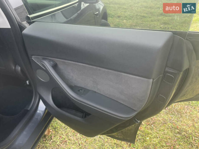 Серый Тесла Model Y, объемом двигателя 0 л и пробегом 41 тыс. км за 27300 $, фото 19 на Automoto.ua