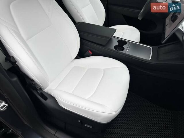 Серый Тесла Model Y, объемом двигателя 0 л и пробегом 24 тыс. км за 28399 $, фото 28 на Automoto.ua