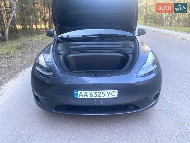 Серый Тесла Model Y, объемом двигателя 0 л и пробегом 42 тыс. км за 27500 $, фото 3 на Automoto.ua