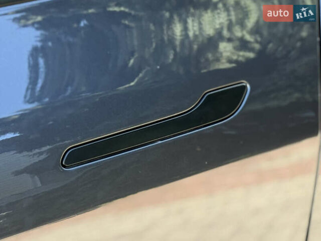 Серый Тесла Model Y, объемом двигателя 0 л и пробегом 46 тыс. км за 27200 $, фото 8 на Automoto.ua