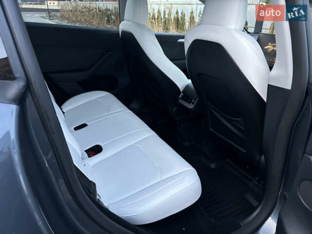 Серый Тесла Model Y, объемом двигателя 0 л и пробегом 10 тыс. км за 24800 $, фото 13 на Automoto.ua
