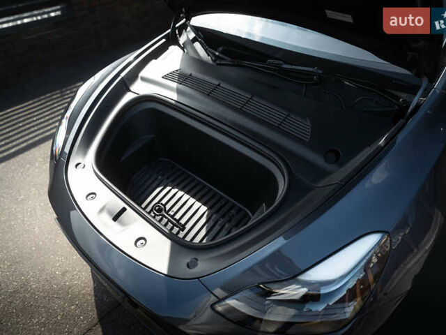 Серый Тесла Model Y, объемом двигателя 0 л и пробегом 20 тыс. км за 38000 $, фото 3 на Automoto.ua