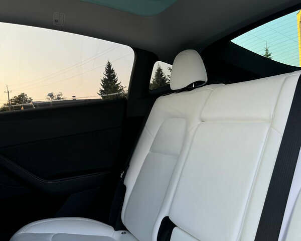 Серый Тесла Model Y, объемом двигателя 0 л и пробегом 31 тыс. км за 36500 $, фото 12 на Automoto.ua