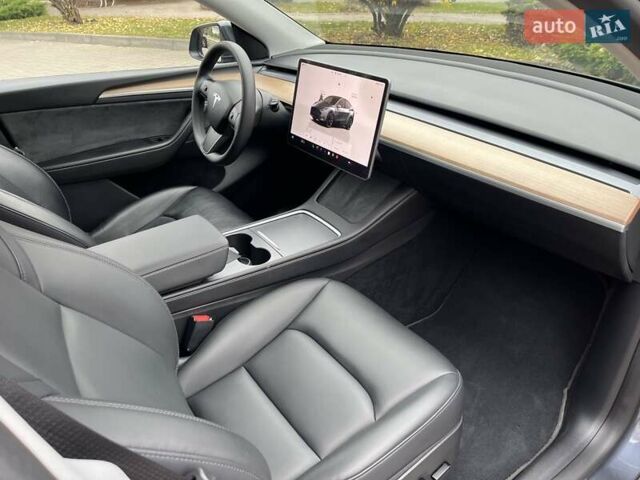 Серый Тесла Model Y, объемом двигателя 0 л и пробегом 60 тыс. км за 29000 $, фото 2 на Automoto.ua