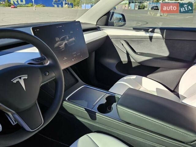 Серый Тесла Model Y, объемом двигателя 0 л и пробегом 29 тыс. км за 27900 $, фото 24 на Automoto.ua