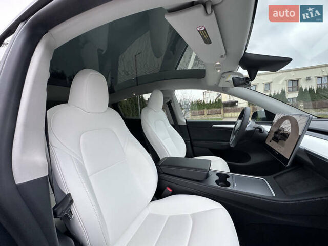 Сірий Тесла Model Y, об'ємом двигуна 0 л та пробігом 26 тис. км за 25999 $, фото 46 на Automoto.ua