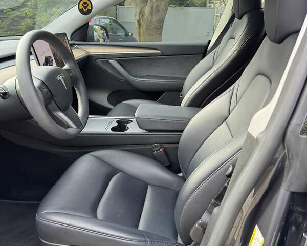 Серый Тесла Model Y, объемом двигателя 0 л и пробегом 25 тыс. км за 27100 $, фото 11 на Automoto.ua