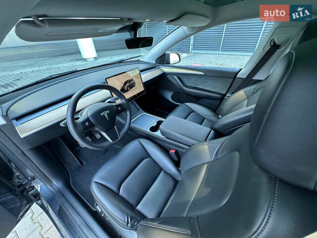 Серый Тесла Model Y, объемом двигателя 0 л и пробегом 93 тыс. км за 27900 $, фото 12 на Automoto.ua