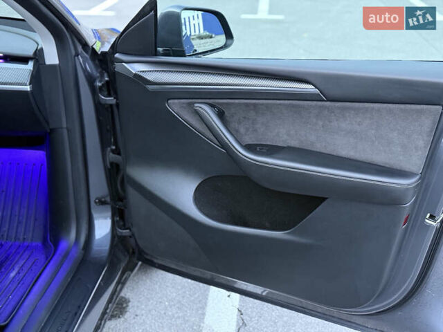 Серый Тесла Model Y, объемом двигателя 0 л и пробегом 44 тыс. км за 25000 $, фото 19 на Automoto.ua