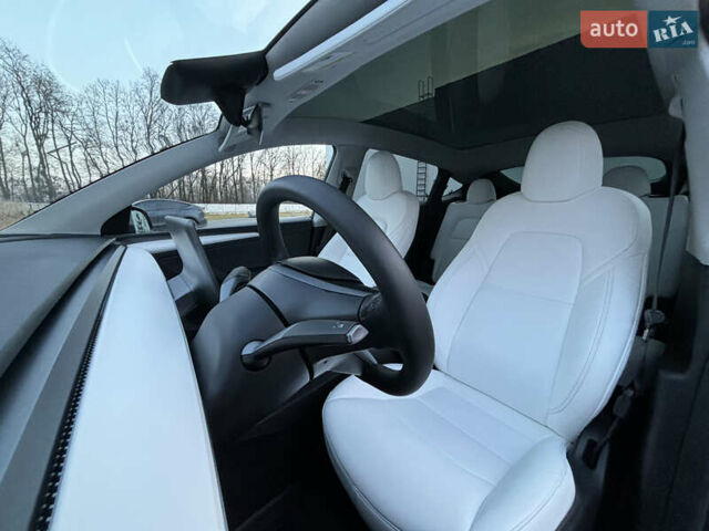 Серый Тесла Model Y, объемом двигателя 0 л и пробегом 10 тыс. км за 24800 $, фото 10 на Automoto.ua