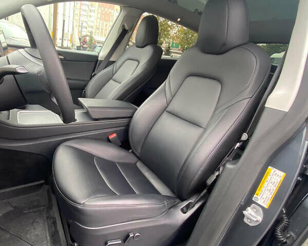 Серый Тесла Model Y, объемом двигателя 0 л и пробегом 26 тыс. км за 39000 $, фото 11 на Automoto.ua