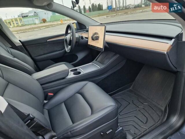Серый Тесла Model Y, объемом двигателя 0 л и пробегом 37 тыс. км за 27500 $, фото 18 на Automoto.ua