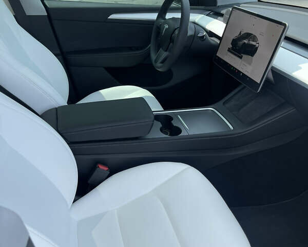Серый Тесла Model Y, объемом двигателя 0 л и пробегом 24 тыс. км за 30500 $, фото 13 на Automoto.ua
