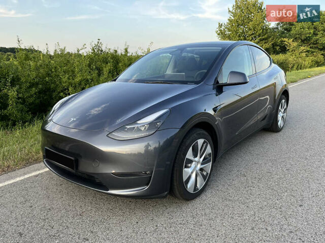 Серый Тесла Model Y, объемом двигателя 0 л и пробегом 27 тыс. км за 28900 $, фото 3 на Automoto.ua