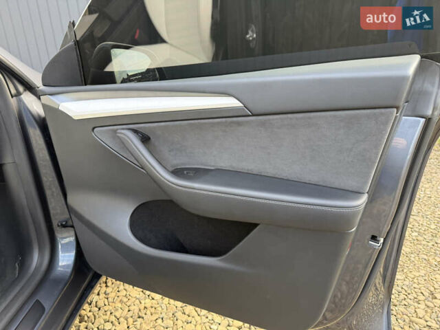 Сірий Тесла Model Y, об'ємом двигуна 0 л та пробігом 28 тис. км за 27900 $, фото 49 на Automoto.ua