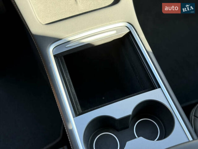 Серый Тесла Model Y, объемом двигателя 0 л и пробегом 46 тыс. км за 27200 $, фото 22 на Automoto.ua