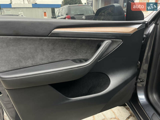 Серый Тесла Model Y, объемом двигателя 0 л и пробегом 10 тыс. км за 41000 $, фото 9 на Automoto.ua