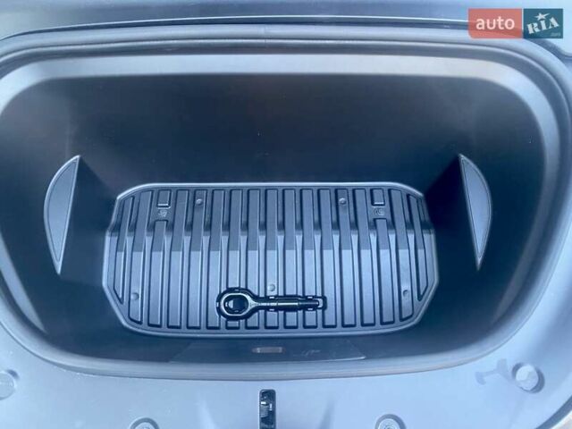 Серый Тесла Model Y, объемом двигателя 0 л и пробегом 47 тыс. км за 35600 $, фото 4 на Automoto.ua