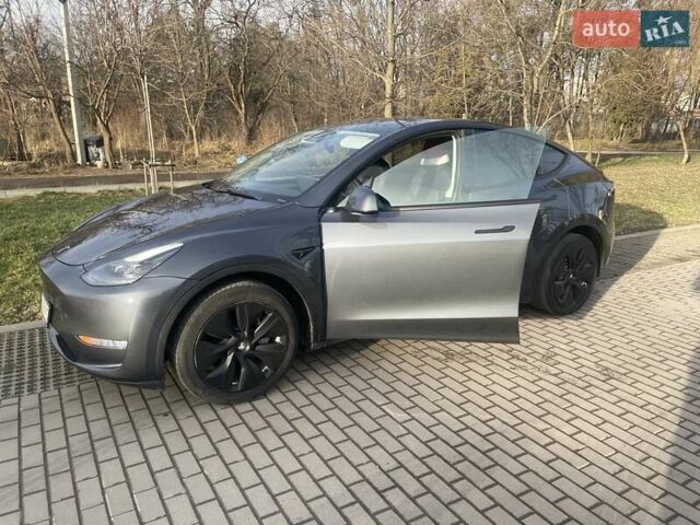 Серый Тесла Model Y, объемом двигателя 0 л и пробегом 42 тыс. км за 25990 $, фото 3 на Automoto.ua
