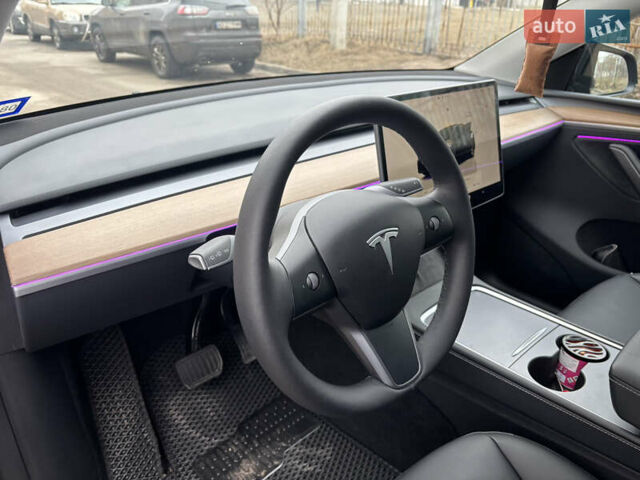 Серый Тесла Model Y, объемом двигателя 0 л и пробегом 20 тыс. км за 27000 $, фото 10 на Automoto.ua