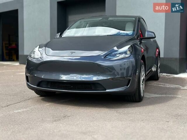 Серый Тесла Model Y, объемом двигателя 0 л и пробегом 32 тыс. км за 31999 $, фото 3 на Automoto.ua