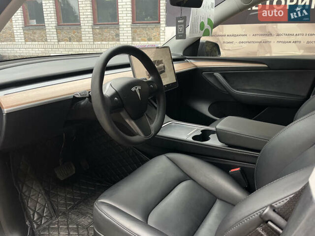 Серый Тесла Model Y, объемом двигателя 0 л и пробегом 10 тыс. км за 41000 $, фото 10 на Automoto.ua