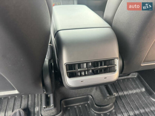 Сірий Тесла Model Y, об'ємом двигуна 0 л та пробігом 25 тис. км за 30000 $, фото 40 на Automoto.ua