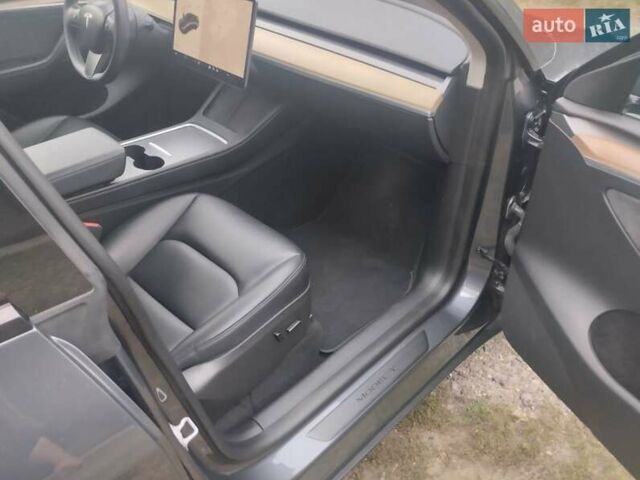 Серый Тесла Model Y, объемом двигателя 0 л и пробегом 25 тыс. км за 28000 $, фото 11 на Automoto.ua