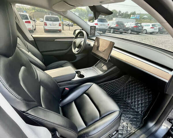 Серый Тесла Model Y, объемом двигателя 0 л и пробегом 11 тыс. км за 36999 $, фото 7 на Automoto.ua