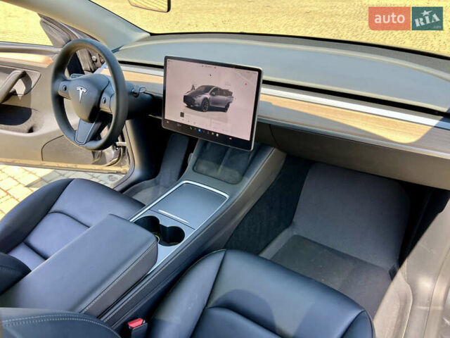 Серый Тесла Model Y, объемом двигателя 0 л и пробегом 45 тыс. км за 23700 $, фото 28 на Automoto.ua
