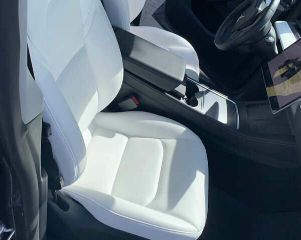 Сірий Тесла Model Y, об'ємом двигуна 0 л та пробігом 31 тис. км за 24800 $, фото 36 на Automoto.ua