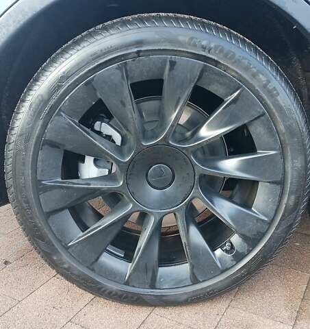 Сірий Тесла Model Y, об'ємом двигуна 0 л та пробігом 27 тис. км за 30500 $, фото 1 на Automoto.ua