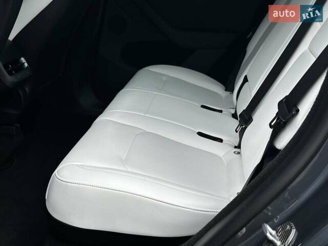 Серый Тесла Model Y, объемом двигателя 0 л и пробегом 32 тыс. км за 31999 $, фото 14 на Automoto.ua