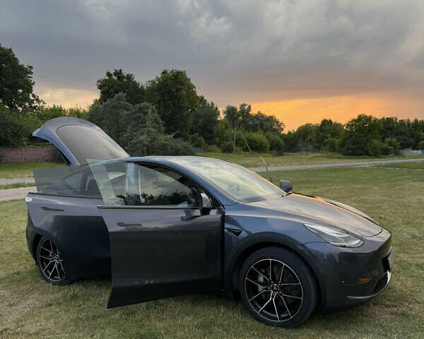 Серый Тесла Model Y, объемом двигателя 0 л и пробегом 25 тыс. км за 42999 $, фото 9 на Automoto.ua