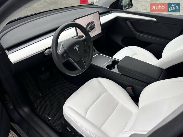 Серый Тесла Model Y, объемом двигателя 0 л и пробегом 24 тыс. км за 28399 $, фото 16 на Automoto.ua