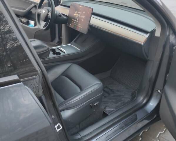 Серый Тесла Model Y, объемом двигателя 0 л и пробегом 25 тыс. км за 27500 $, фото 4 на Automoto.ua