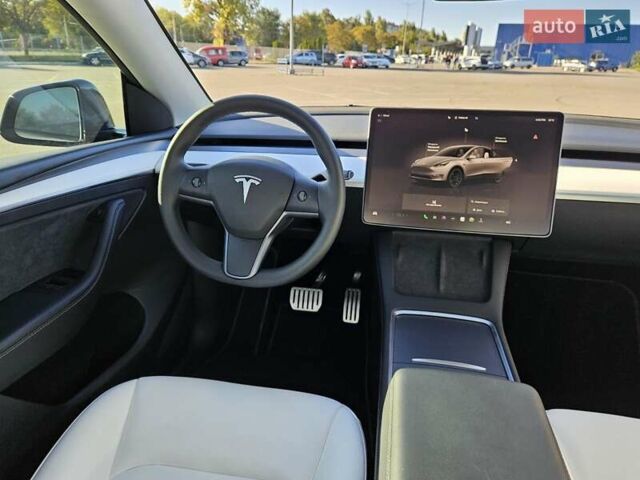 Серый Тесла Model Y, объемом двигателя 0 л и пробегом 29 тыс. км за 27900 $, фото 26 на Automoto.ua
