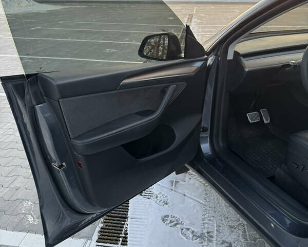 Серый Тесла Model Y, объемом двигателя 0 л и пробегом 20 тыс. км за 33000 $, фото 17 на Automoto.ua